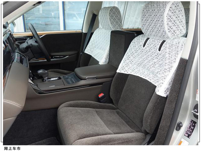 丰田旗舰轿车实拍搭5.0L混动/气场不输宾利飞驰-图7