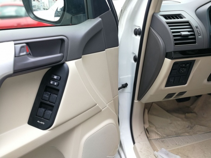 2018款丰田霸道4000 安全自驾最畅销SUV-图9