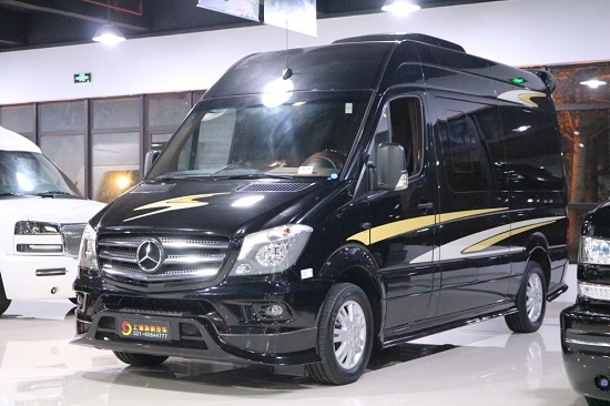 奔驰斯宾特 内饰主流53寸大电视火爆开售-图2