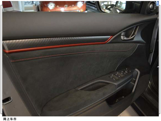 本田思域TYPE-R进店实拍搭2.0T引擎/中置排气-图5