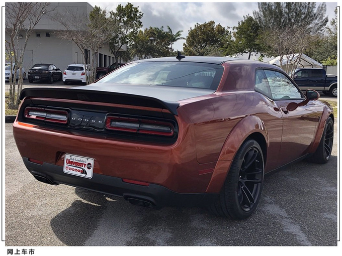 道奇最强挑战者实车街拍 搭6.2L V8/零百3.7秒-图3