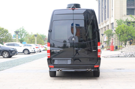 新款奔驰斯宾特房车 曲屏设计今年的明星-图4