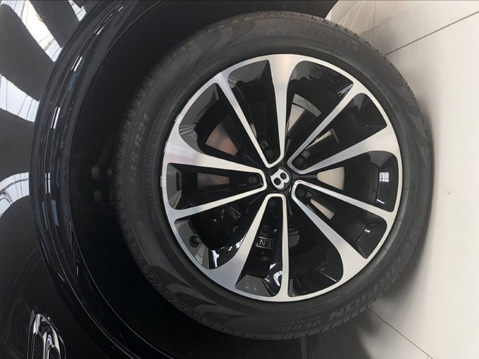 18款宾利添越6.0T 黑色高配仅此一台特价-图10