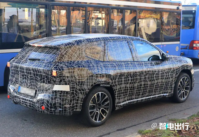 宝马全新SUV曝光换小鼻孔+新悬浮屏/国产尺寸加长-图7
