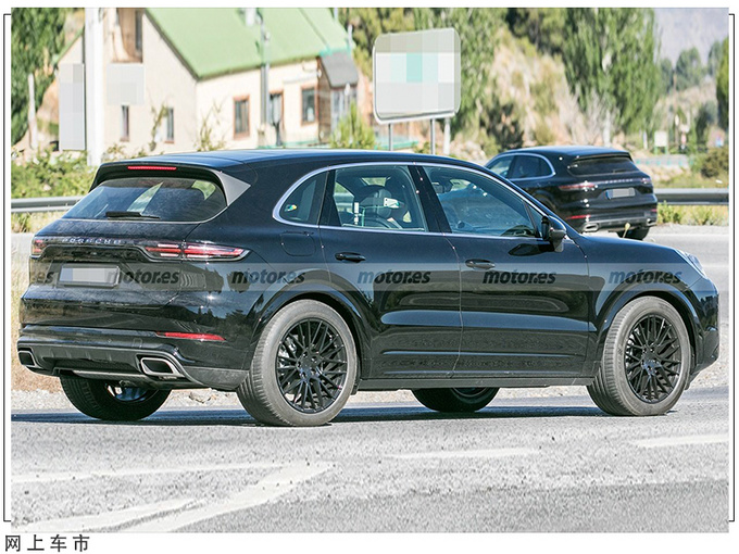 保时捷全新卡宴曝光入门搭3.0T/内配双液晶屏幕-图5