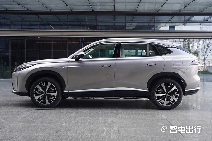 全面降價榮威D5X混動售xx.xx萬起 續航1300km-圖3