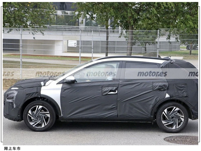 现代全新紧凑级SUV曝光分体式大灯/搭i20同款动力-图3
