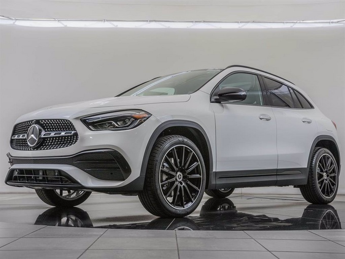 奔驰全新GLA实拍搭2.0T引擎/尺寸大幅升级-图1