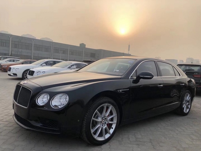 18款宾利飞驰V8S四座 速度令人难以置信-图2