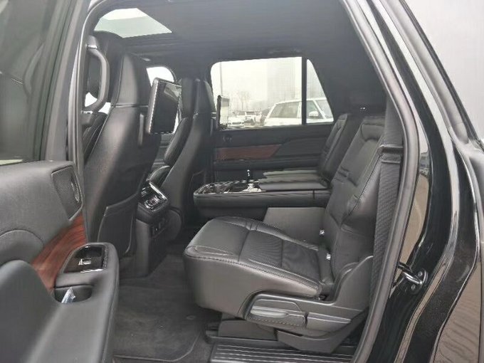 18款林肯领航员四驱长轴 133万闪电降底-图7
