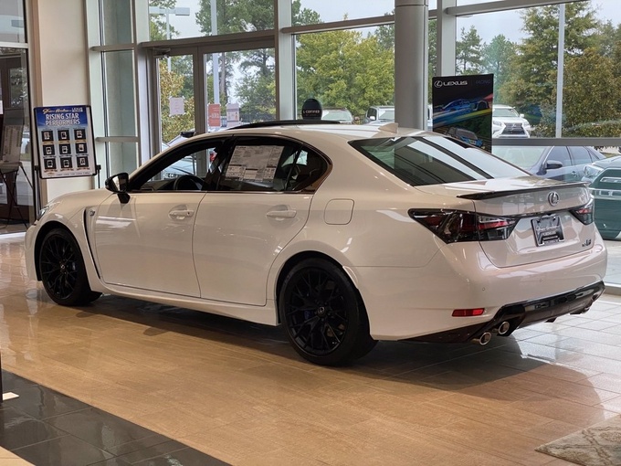 雷克萨斯GS F到店实拍搭5.0 V8引擎/性能媲美M3-图4