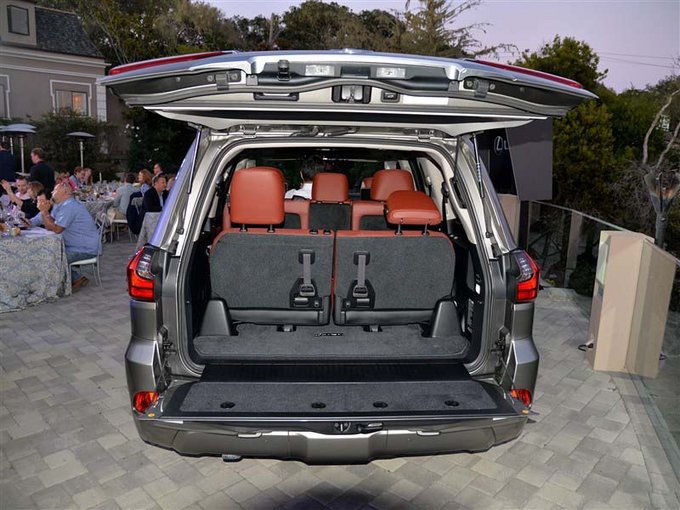 雷克萨斯LX570强势越野 安逸旅途首选车-图10