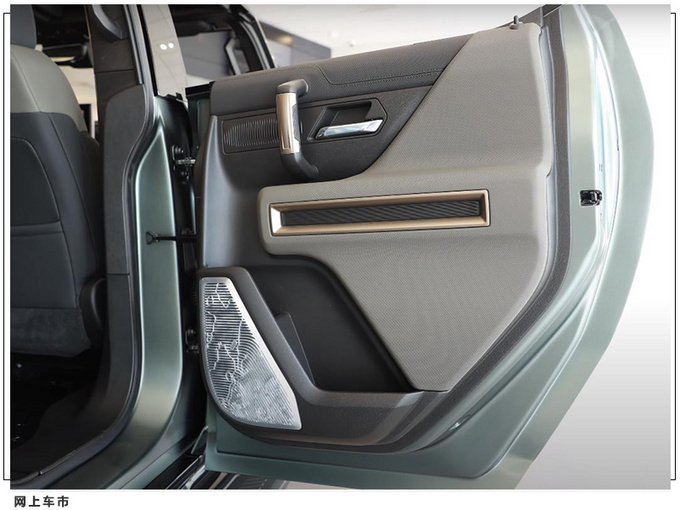 悍马全新SUV到店实拍搭可拆卸顶棚/配贯穿式头灯-图7