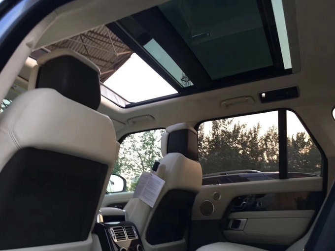 2018款路虎揽胜行政版 品质做工皆属佳品-图9