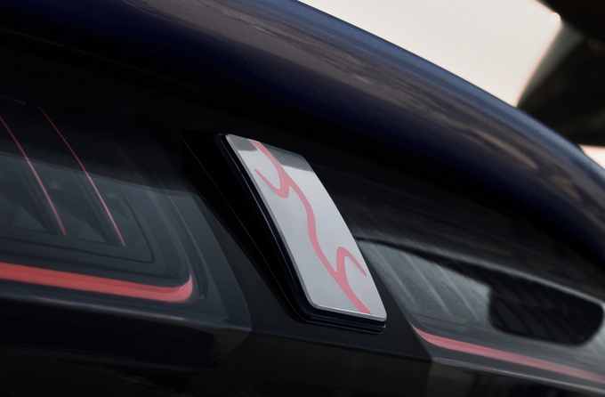可街可赛可玩的超跑仰望U9正式上市售价168万元-图2