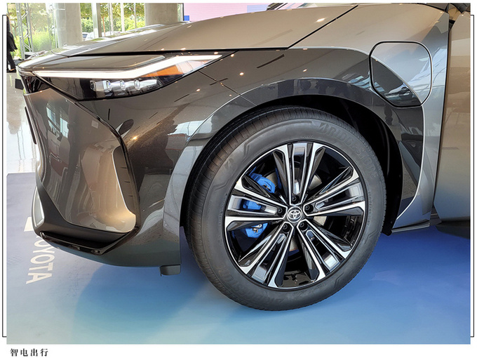 丰田全新SUV实拍外观酷似RAV4明年有望量产-图2