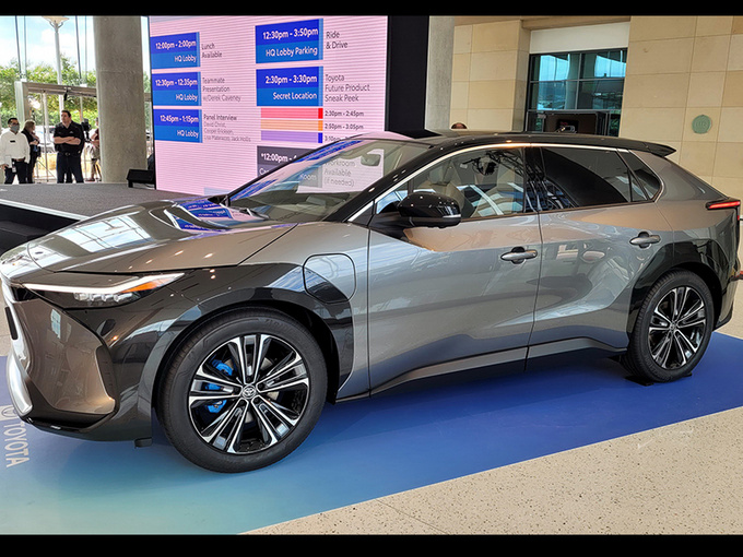 丰田全新SUV实拍外观酷似RAV4明年有望量产-图1