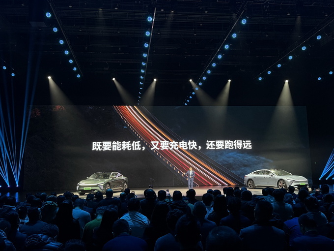 最高续航905km 3.7s破百 标配空气悬架 星纪元ES比预售降2万上市-图22
