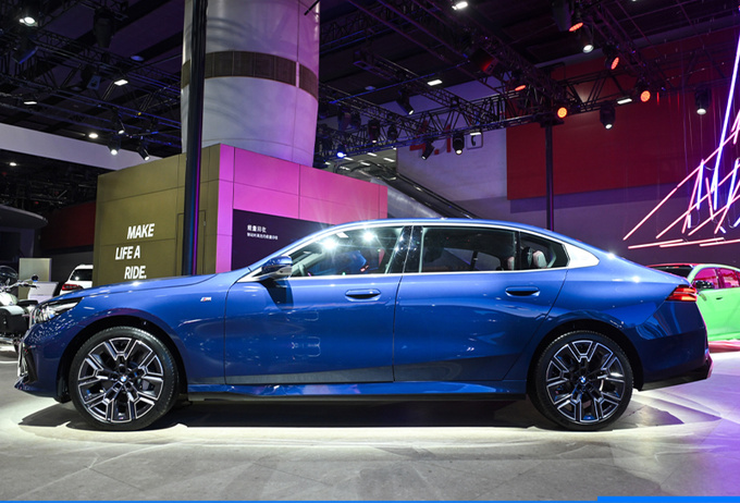 以创新打破豪华车市场稳态全新宝马五系再续豪华标杆-图3