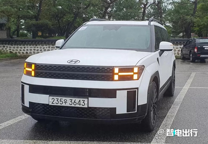 现代全新胜达实车街拍明年国产开售/变小路虎-图1