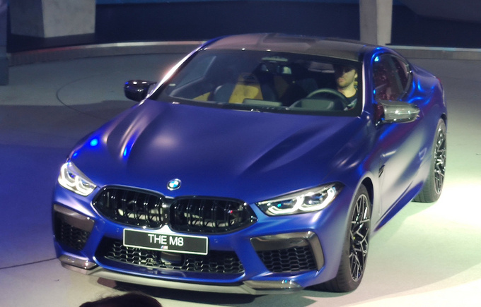 宝马M8轿跑车亮相 比AMG S级更快国内四季度上市-图1