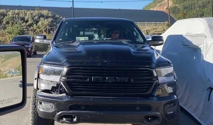 2021款公羊叛逆者TRX无伪装前脸谍照曝光-图1