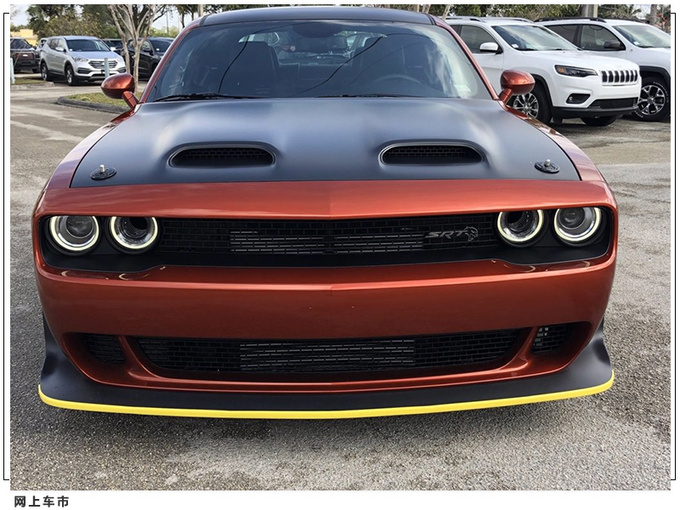 道奇最强挑战者实车街拍 搭6.2L V8/零百3.7秒-图2