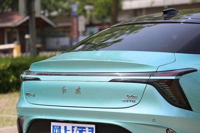 同样走年轻化路线与蒙迪欧雅阁相比红旗H6赢在哪-图3