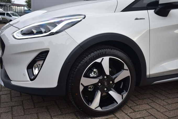 福特嘉年华跨界版实拍搭悬浮式屏幕/配置丰富-图4