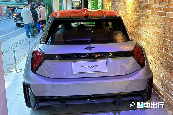 长城宝马首款车街拍销售预计起售价不到20万-图3