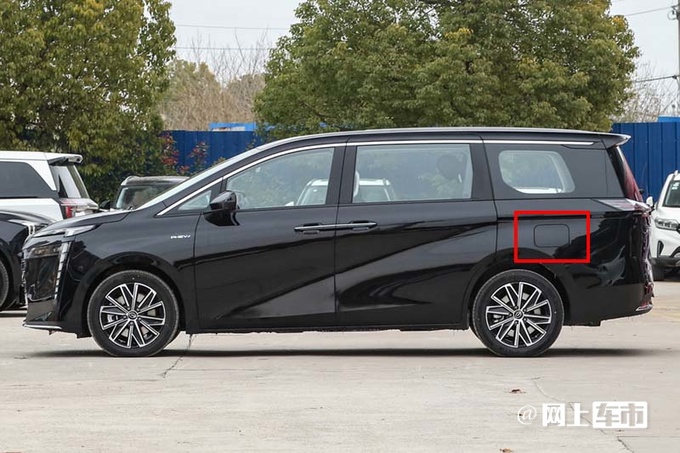 广汽传祺M7最新街拍配E8同款内饰 预计17.98万起-图7