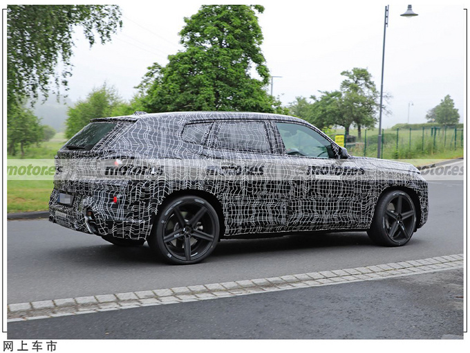 宝马全新旗舰SUV实车垂直四出排气/搭全新动力-图3