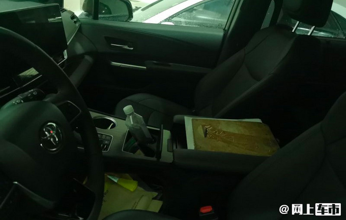 广汽丰田国产赛那实拍 内饰换大屏-四季度开卖-图6