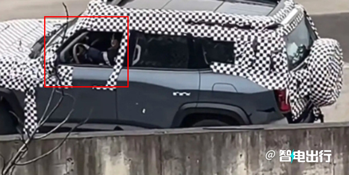 深藍(lán)G318街頭實(shí)拍有拖掛資質(zhì) 純電續(xù)航164km-圖1