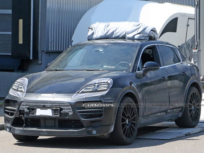 保时捷小号卡宴推新车型内饰升级三块液晶屏-图1