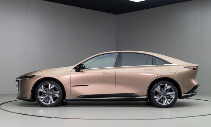 北京车展长安马自达EZ-6S首发亮相旗下首款新能源旗舰轿车-图3