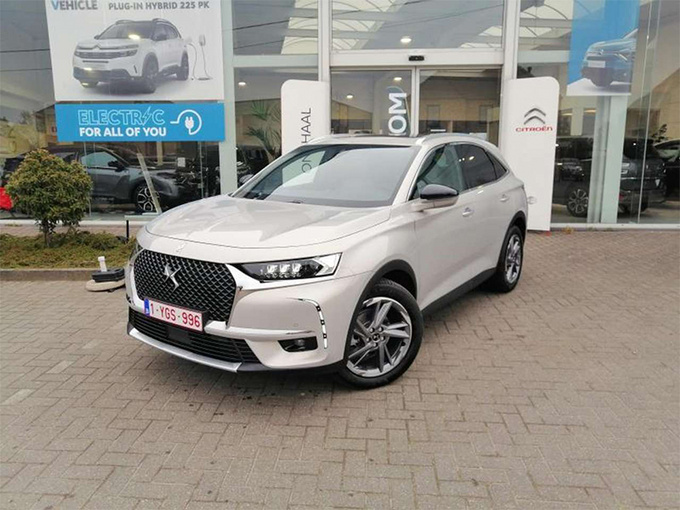 新款DS 7实拍搭1.6T引擎/配珠串式日行灯-图1