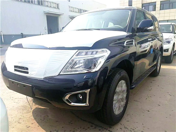 19款日产途乐Y62 SE版优秀越野驾驶选择-图1