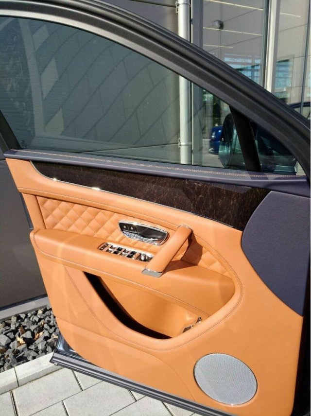 18款宾利添越 4.0T汽油SUV实力不容小觑-图7