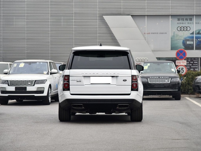 路虎揽胜创世加长版配置 科技领先再降价-图4