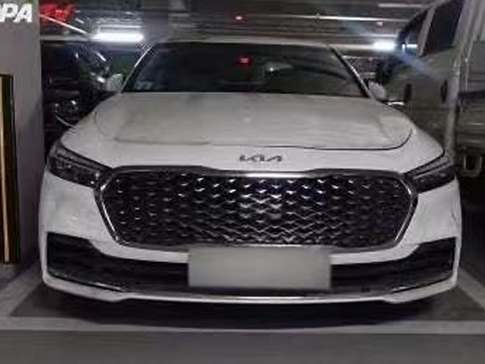 起亚全新旗舰轿车实拍搭3.3T引擎/升级贯穿尾灯-图1