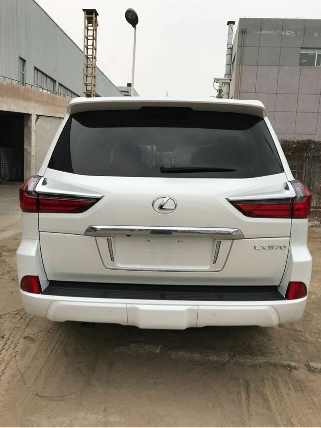 2018款雷克萨斯LX570 中东版全能豪华SUV-图4