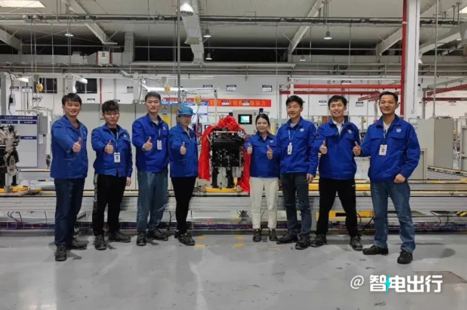 五菱全新轿车曝光 换壳宝骏RC-5 首发混动发动机-图8