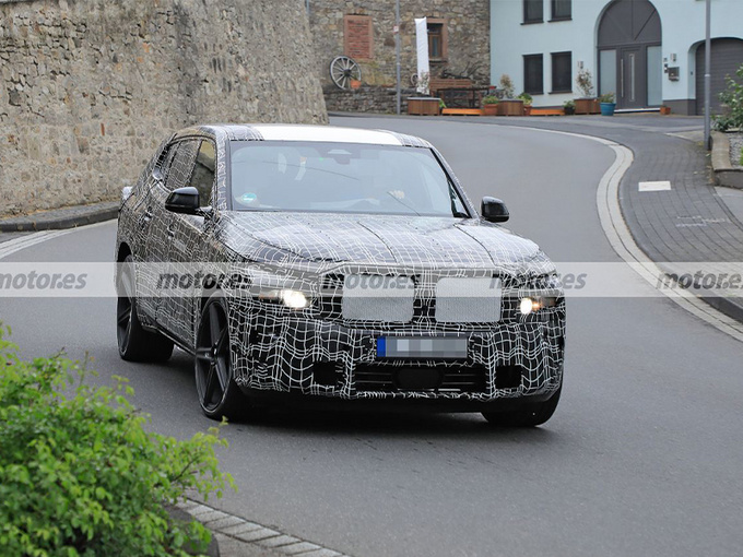 宝马全新旗舰SUV实车垂直四出排气/搭全新动力-图1