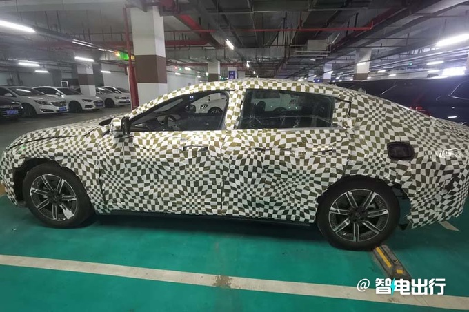 深蓝全新轿车谍照曝光搭双电机四驱 年内发布-图4