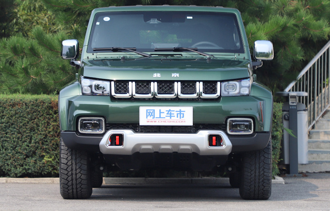 BJ40致敬2020版上市 2.0T＋8AT+三把锁 xx.xx万起-图2