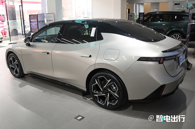 比预售更便宜领克07 EM-P售xx.xx万起 订单破万-图4