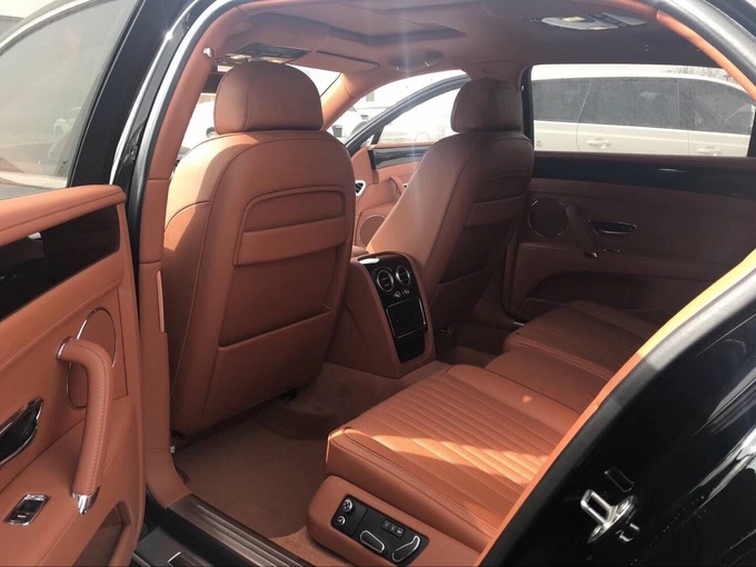 18款宾利飞驰V8S 超帅外形降价走量冲榜-图8