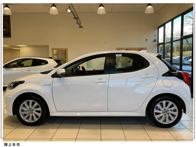 丰田新款雅力士实拍1.5混动/内饰酷似卡罗拉-图3