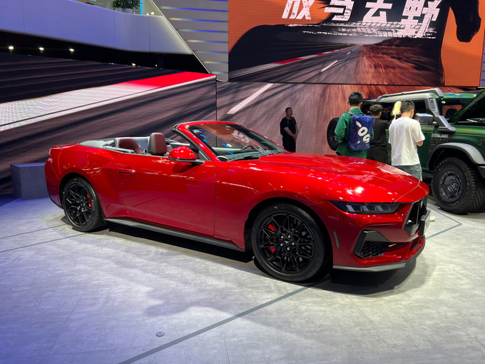 2024北京车展传奇再现全新福特Mustang敞篷版实拍体验-图17